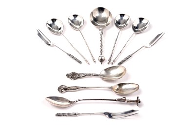 Lot 1576 - Miscellaneous spoons and flatware