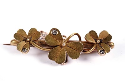 Lot 535 - A Victorian diamond and gold clover pattern brooch