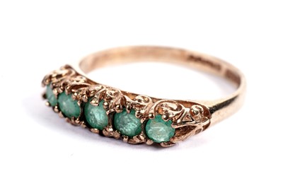 Lot 427 - A five-stone emerald ring