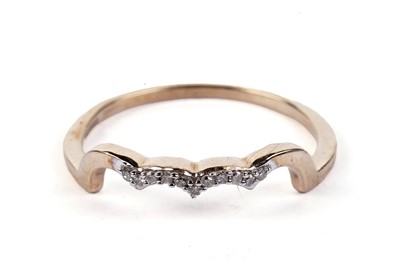 Lot 482 - A 9ct gold mount diamond ring