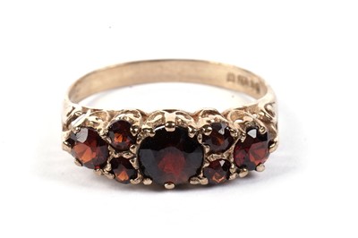 Lot 449 - A seven-stone garnet ring