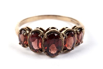 Lot 451 - A five-stone garnet ring