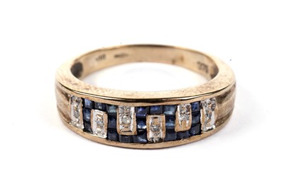 Lot 461 - A sapphire and diamond dress ring