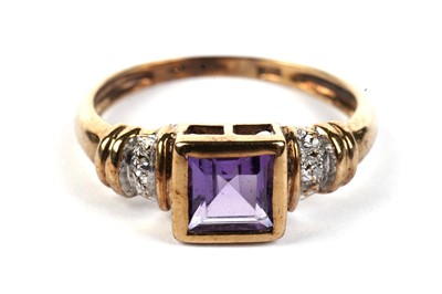 Lot 470 - An amethyst and diamond ring