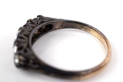 Lot 1232 - A Victorian five stone diamond ring