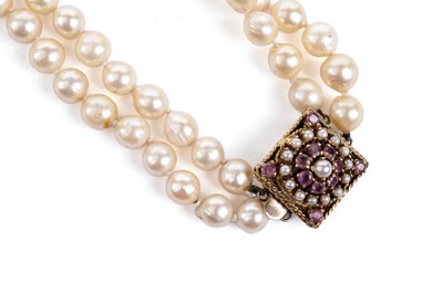 Lot 489 - A cultured pearl double row necklace