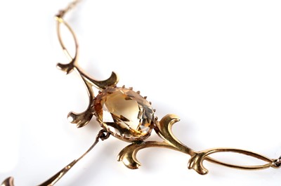 Lot 1242 - An Edwardian gold drop necklace