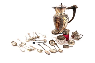 Lot 796 - A selection of silver items