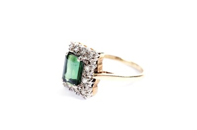 Lot 838 - A green tourmaline and diamond ring