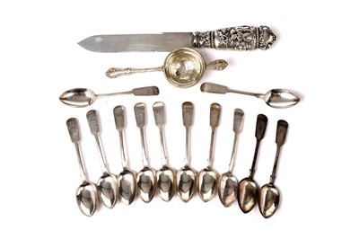 Lot 1754 - A mixed lot of silver cutlery