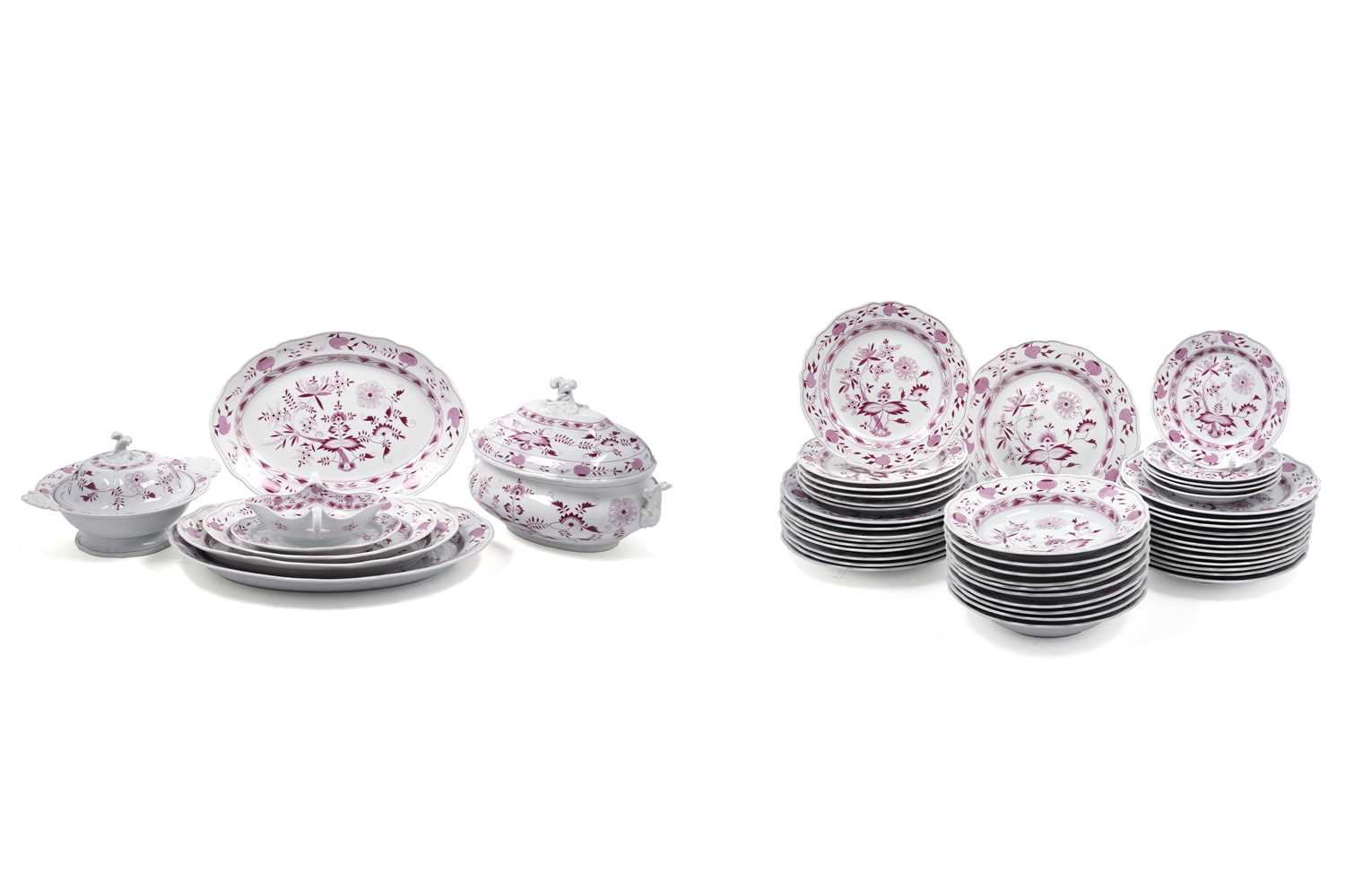 Lot 445 - Meissen pink 'Onion' pattern dinner service