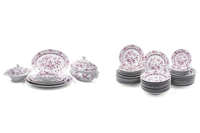 Lot 445 - Meissen pink 'Onion' pattern dinner service