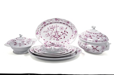 Lot 445 - Meissen pink 'Onion' pattern dinner service