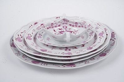 Lot 445 - Meissen pink 'Onion' pattern dinner service