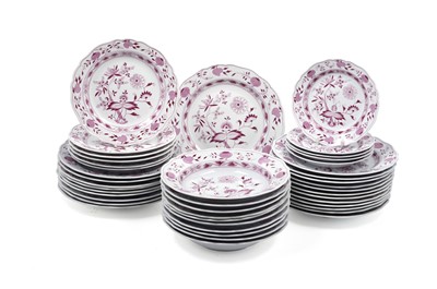 Lot 445 - Meissen pink 'Onion' pattern dinner service