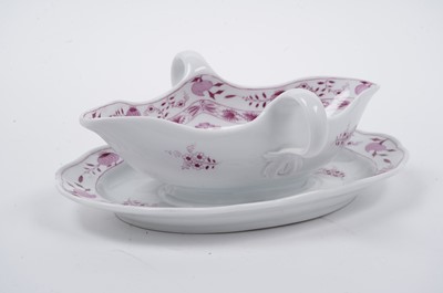 Lot 445 - Meissen pink 'Onion' pattern dinner service