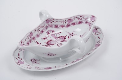 Lot 445 - Meissen pink 'Onion' pattern dinner service