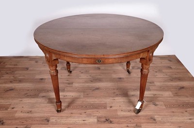 Lot 44 - Sopwith & Co: an early 20th Century mahogany circular extending dining table