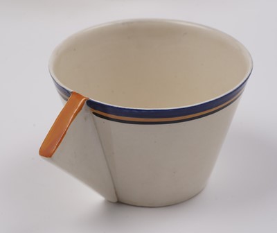 Lot 564 - A Clarice Cliff ‘Ravel’ pattern tea service