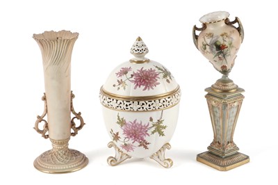 Lot 394 - ﻿A Worcester pot pourri jar and cover; and two pieces of Royal Worcester blush ivory