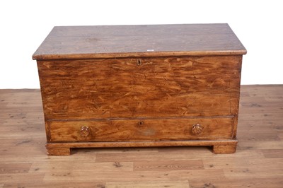 Lot 108 - A Victorian scumble finished pine blanket box