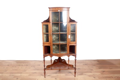 Lot 109 - An Edwardian inlaid mahogany and satinwood banded corner display cabinet