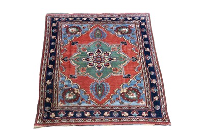 Lot 321 - A Persian hand-made Tafresh rug