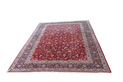 Lot 335 - A fine Persian hand-made Kashan carpet