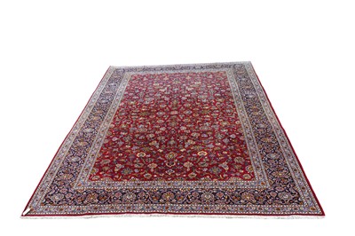 Lot 335 - A fine Persian hand-made Kashan carpet