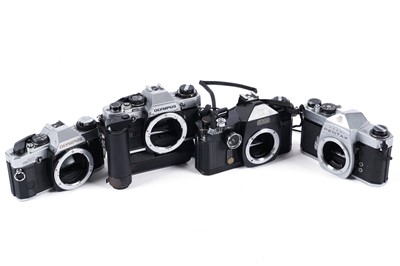 Lot 831 - A collection of film cameras