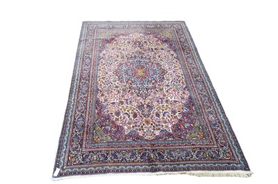 Lot 345 - A fine hand-made Kashan carpet