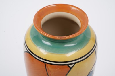 Lot 554 - A Clarice Cliff Bizarre ‘Zap’ pattern vase