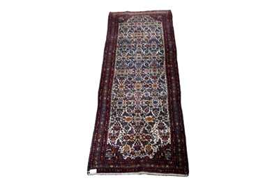 Lot 1214 - A Persian hand-made Toyserkan carpet