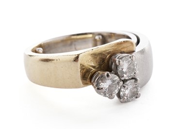 Lot 13 - A contemporary three stone diamond ring