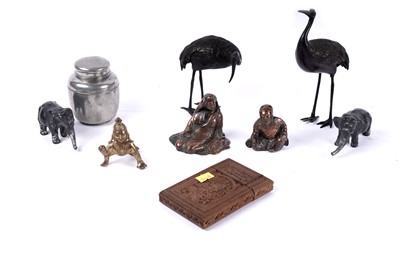 Lot 170 - A selection of East Asian collectibles