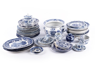 Lot 197 - A selection of early 20th Century and later blue and white decorative ceramics