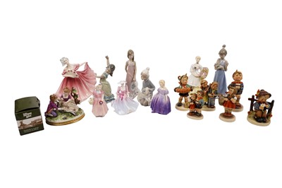 Lot 333 - ﻿A selection of decorative ceramic figures including: Lladro, Royal Doulton, and others