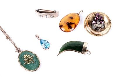 Lot 60 - A selection of gold and other jewellery