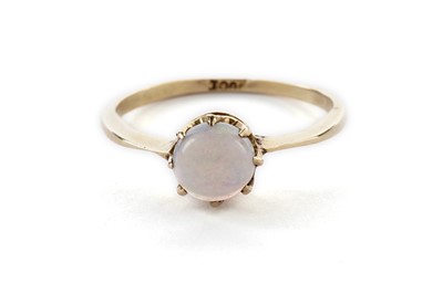 Lot 17 - A single stone opal ring