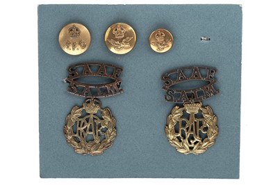 Lot 136 - Flying Corps interest buttons and badges