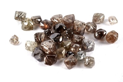 Lot 281 - A selection of rough diamonds