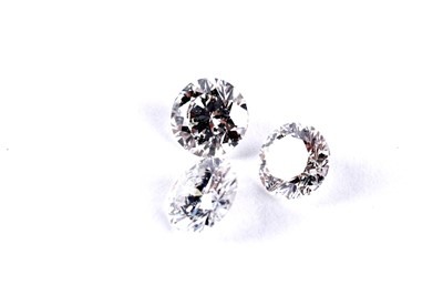 Lot 283 - Three loose round brilliant-cut diamonds