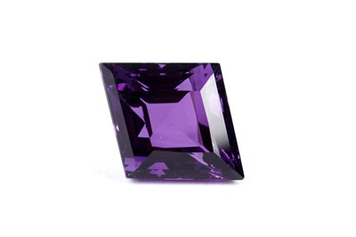 Lot 289 - A rhombus shaped fancy-cut amethyst