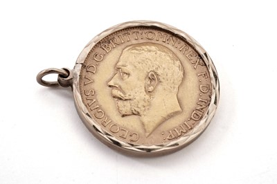 Lot 86 - A George V gold sovereign