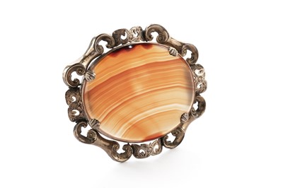 Lot 121 - A Victorian banded agate brooch