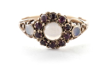 Lot 125 - An antique opal and ruby ring