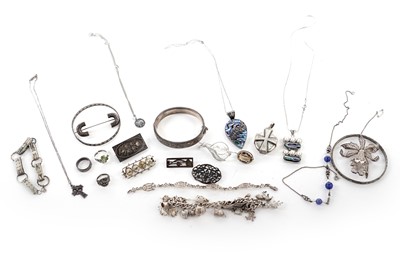 Lot 131 - A collection of silver and costume jewellery