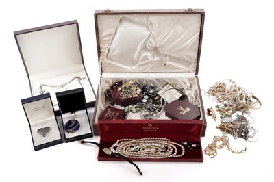 Lot 133 - A collection of silver and costume jewellery