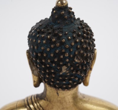 Lot 885 - A Sino-Tibetan gilt bronze figure Shakyamuni