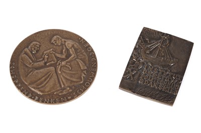 Lot 623 - Two cased bronze medallions